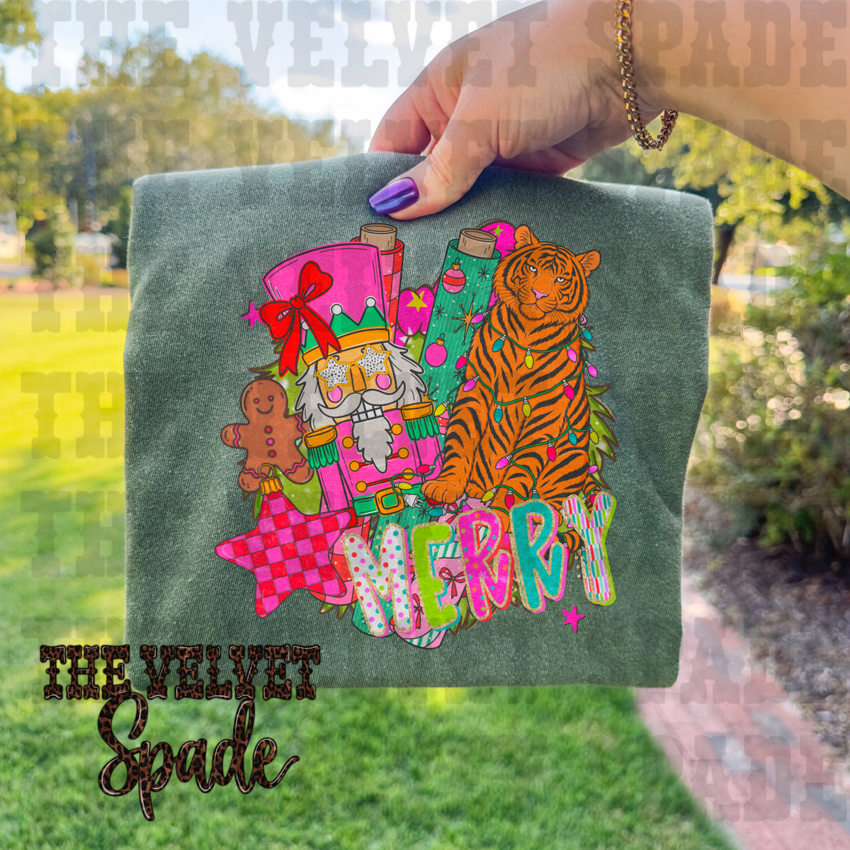 MERRY GROOVY TEE